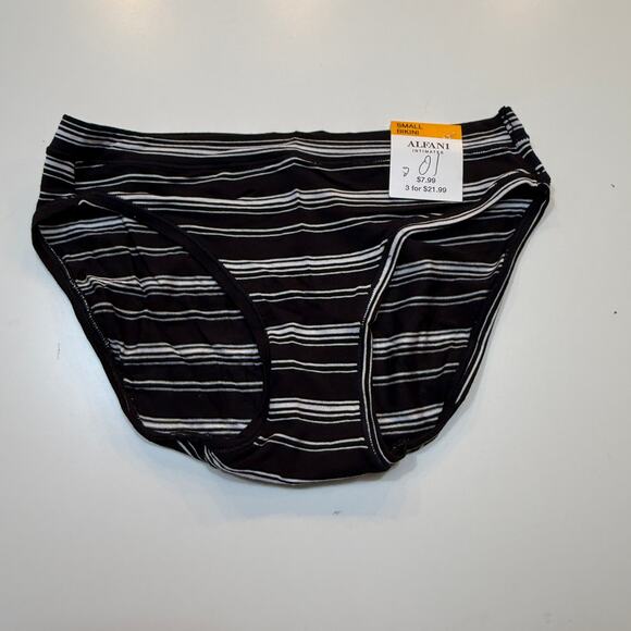 Assorted Bikini bundle set of 3, Size small  retail $47 - Picture 14 of 15